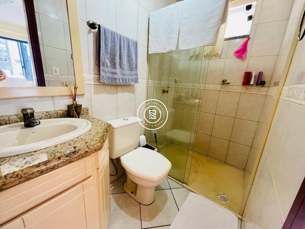 Apartamento 03 quartos, em Meia Praia