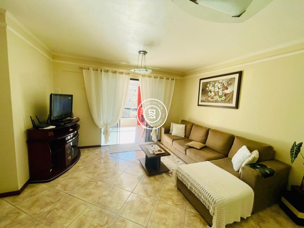 Apartamento 03 quartos, em Meia Praia