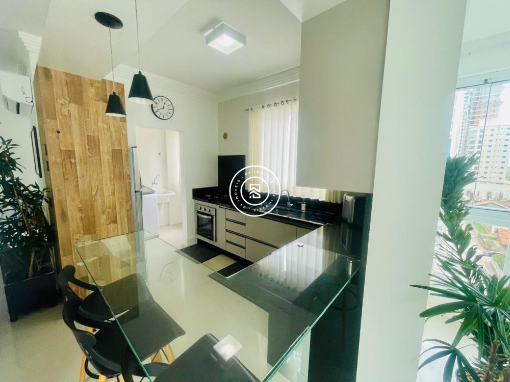 Apartamento Quadra mar, 03 suites, 02 vagas, Meia 