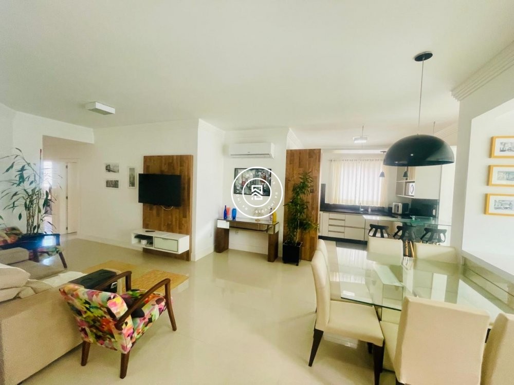 Apartamento Quadra mar, 03 suites, 02 vagas, Meia 