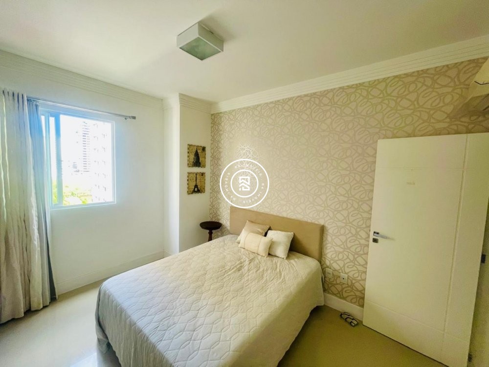 Apartamento Quadra mar, 03 suites, 02 vagas, Meia 