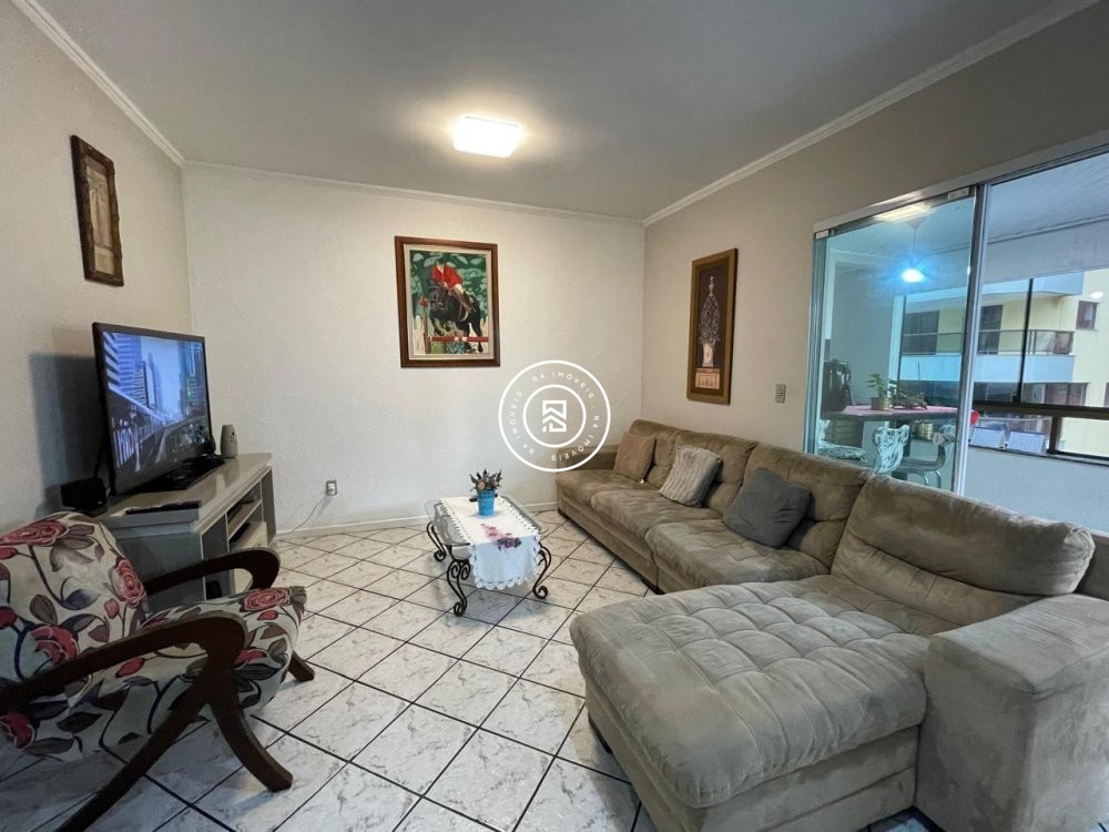 Apartamento 100 metros do mar, 03 quartos, Meia Pr