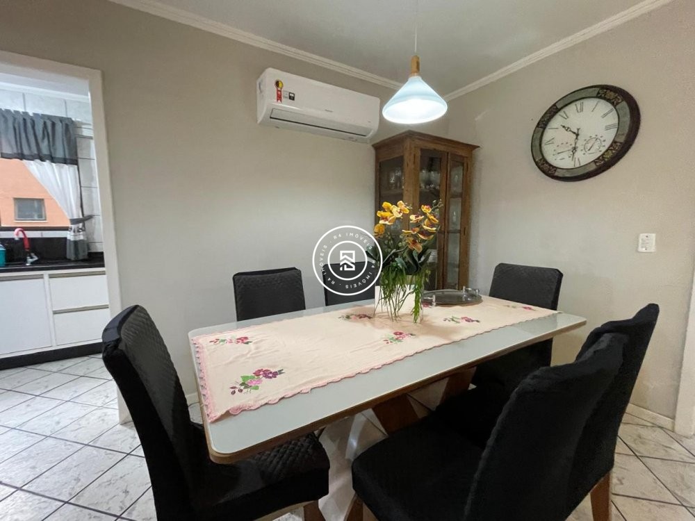 Apartamento 100 metros do mar, 03 quartos, Meia Pr