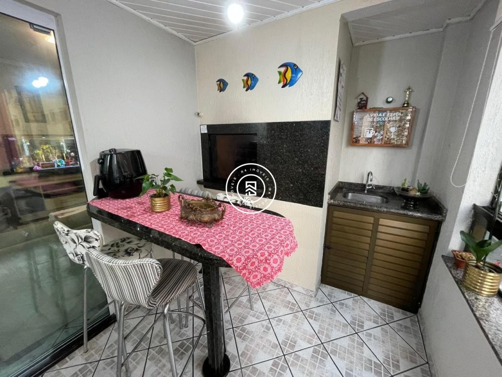 Apartamento 100 metros do mar, 03 quartos, Meia Pr