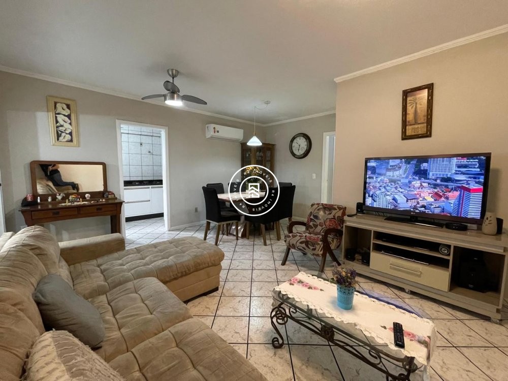 Apartamento 100 metros do mar, 03 quartos, Meia Pr