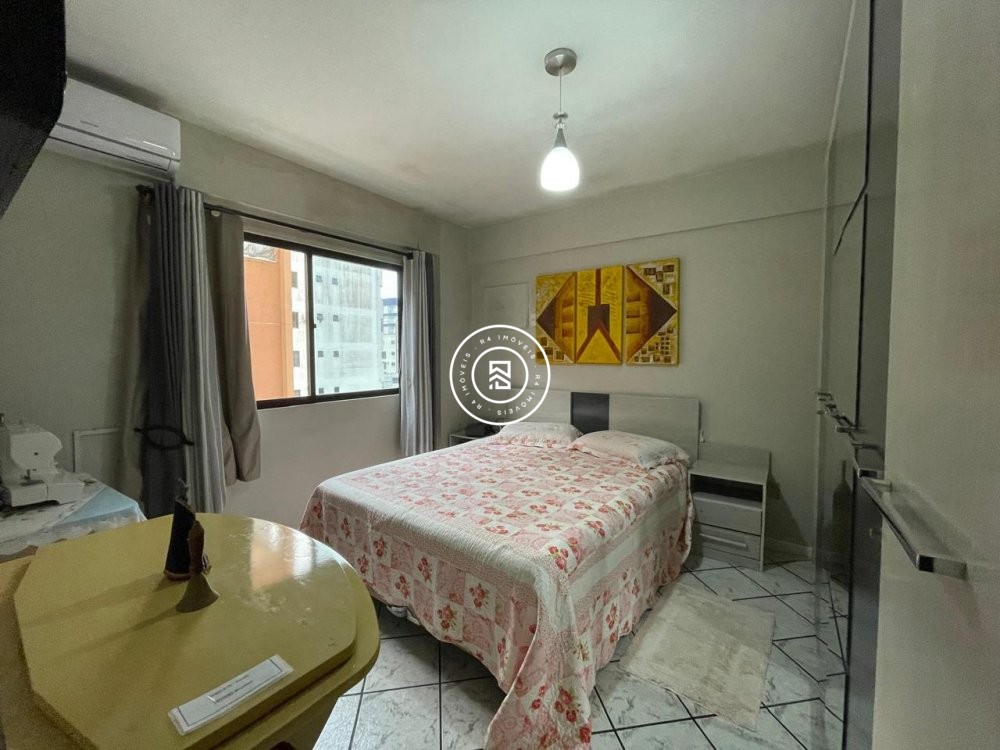 Apartamento 100 metros do mar, 03 quartos, Meia Pr