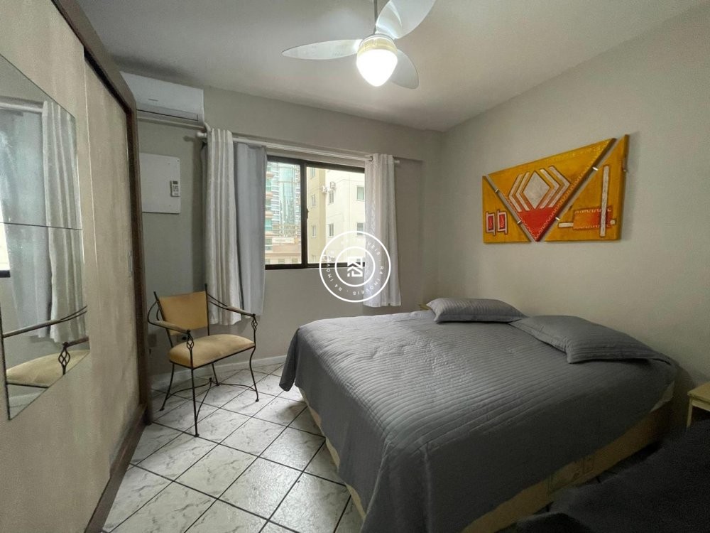 Apartamento 100 metros do mar, 03 quartos, Meia Pr