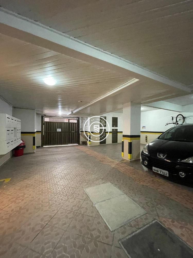 Apartamento 100 metros do mar, 03 quartos, Meia Pr