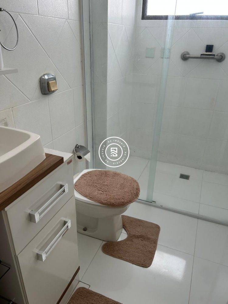 Apartamento 100 metros do mar, 03 quartos, Meia Pr