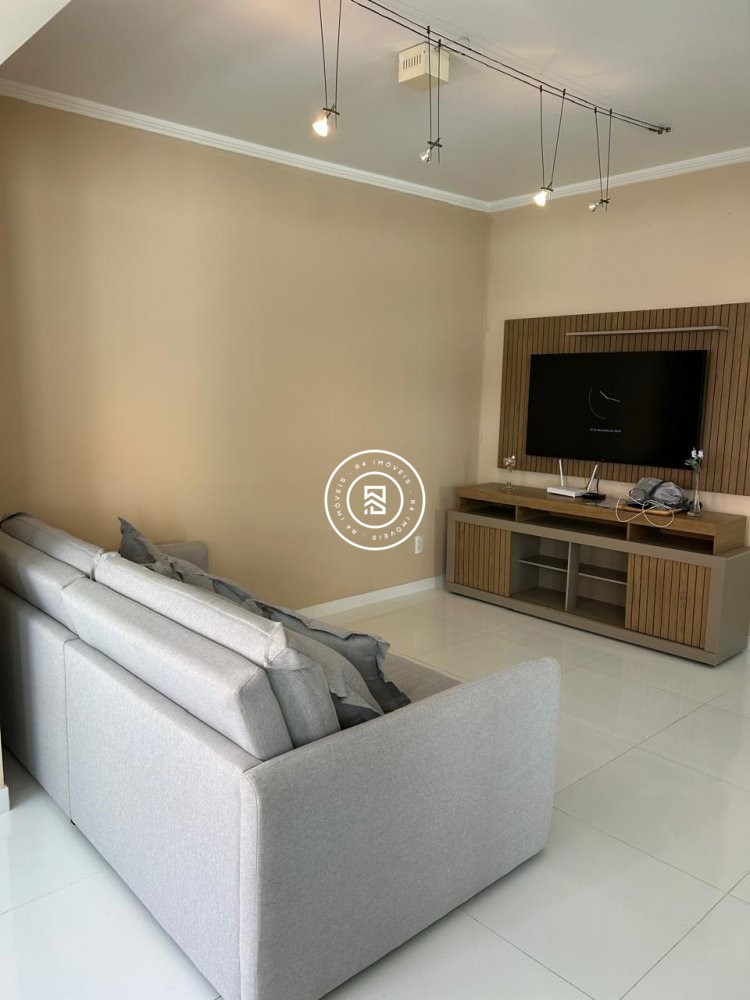 Apartamento 100 metros do mar, 03 quartos, Meia Pr