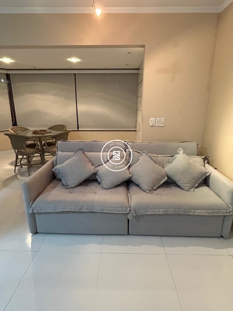 Apartamento 100 metros do mar, 03 quartos, Meia Pr