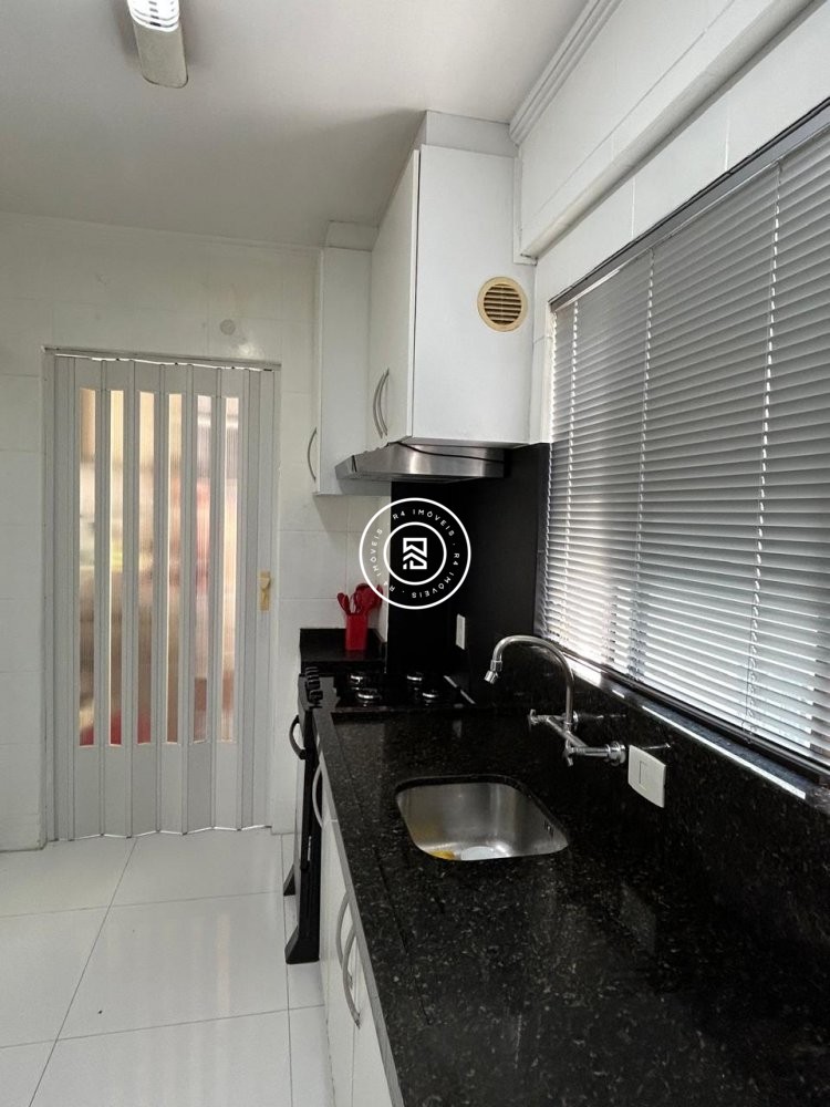 Apartamento 100 metros do mar, 03 quartos, Meia Pr