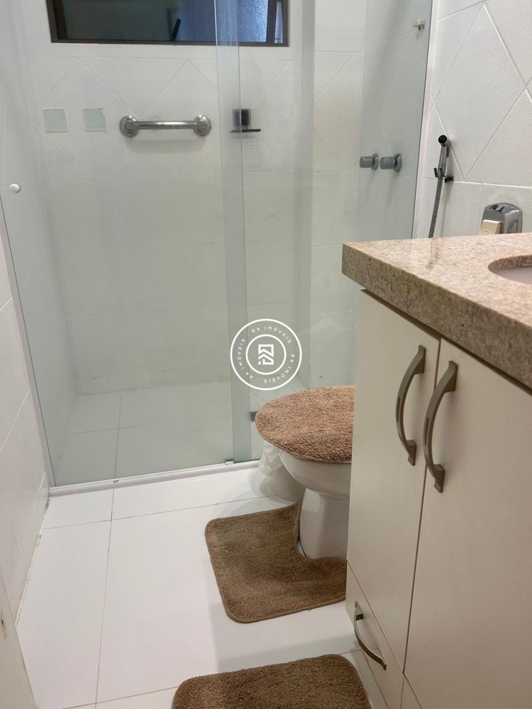 Apartamento 100 metros do mar, 03 quartos, Meia Pr
