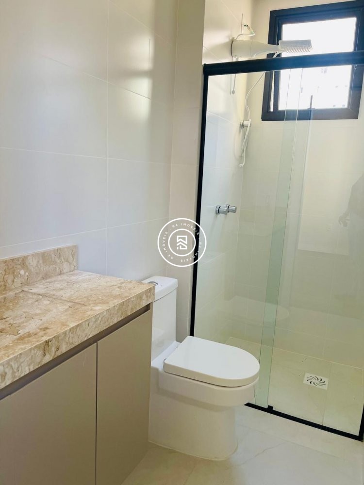 Apartamento Semi Mobiliado 03 Suites em Meia Praia