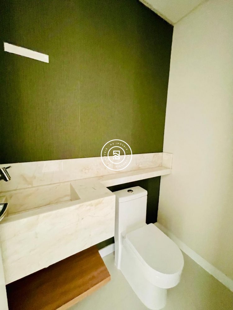 Apartamento Semi Mobiliado 03 Suites em Meia Praia