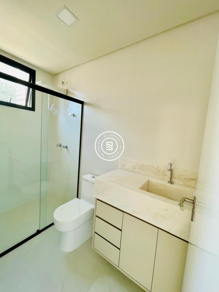 Apartamento Semi Mobiliado 03 Suites em Meia Praia