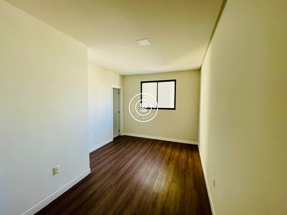 Apartamento Semi Mobiliado 03 Suites em Meia Praia