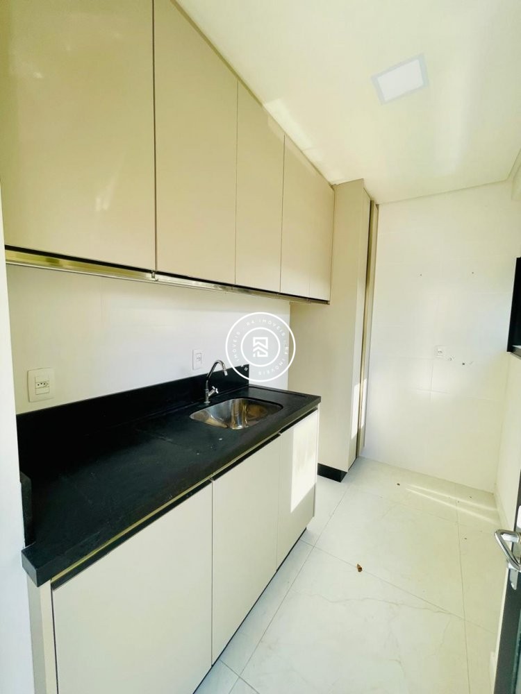 Apartamento Semi Mobiliado 03 Suites em Meia Praia