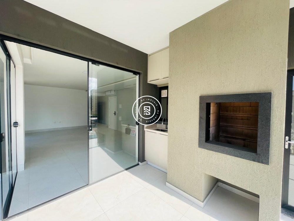 Apartamento Semi Mobiliado 03 Suites em Meia Praia