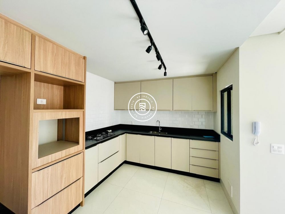 Apartamento Semi Mobiliado 03 Suites em Meia Praia