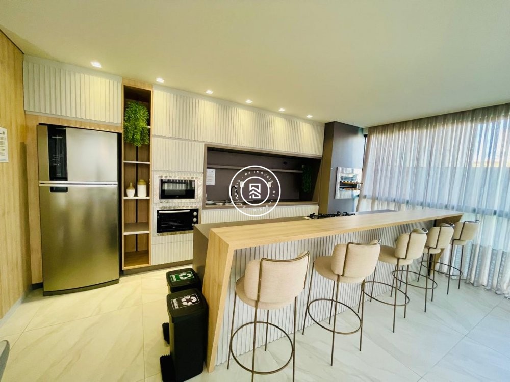 Apartamento Semi Mobiliado 03 Suites em Meia Praia