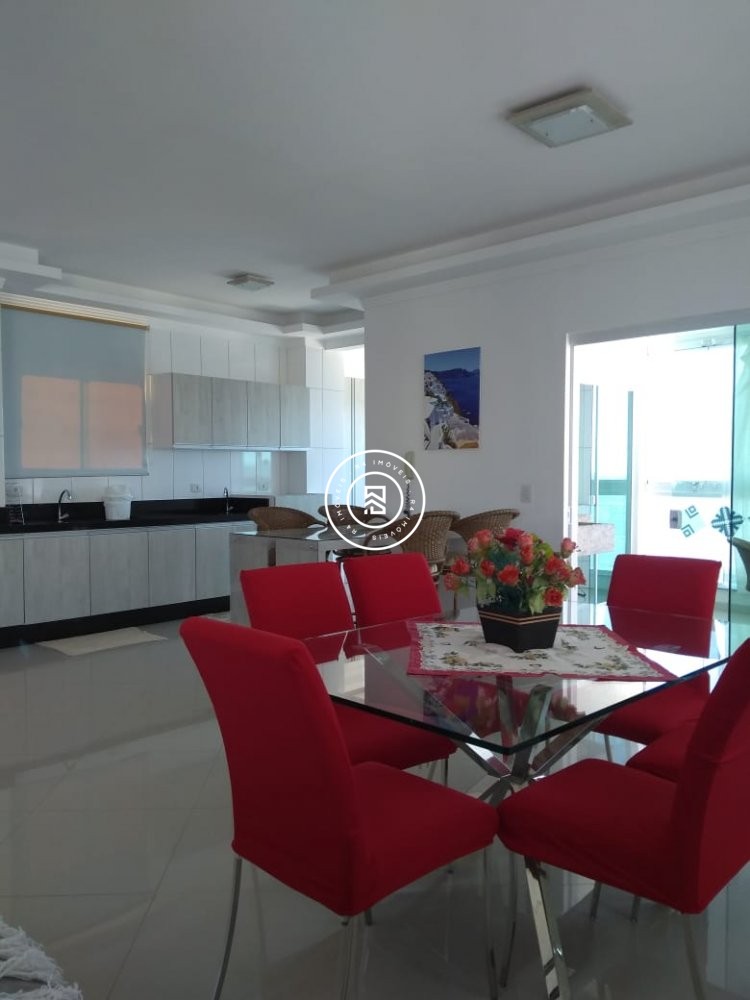 Apartamento com vista mar, 02 suites em Meia Praia
