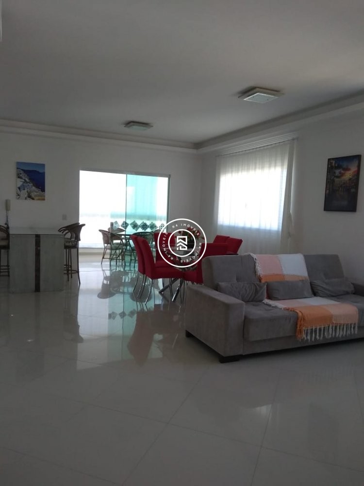 Apartamento com vista mar, 02 suites em Meia Praia