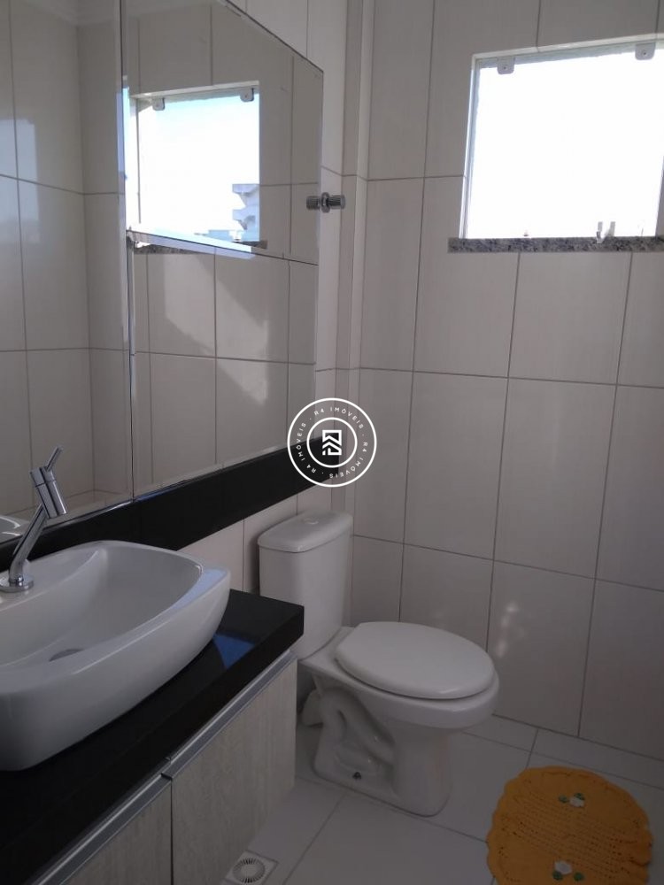 Apartamento com vista mar, 02 suites em Meia Praia