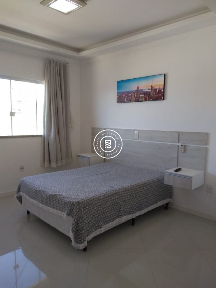 Apartamento com vista mar, 02 suites em Meia Praia