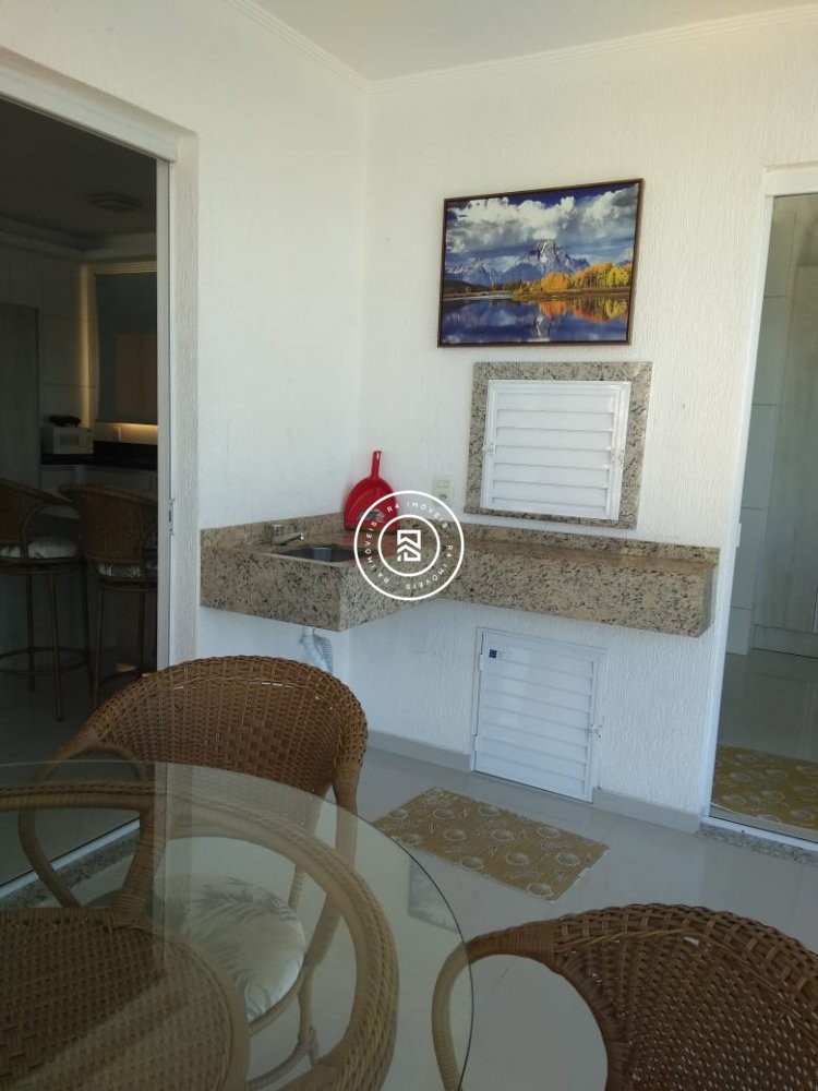 Apartamento com vista mar, 02 suites em Meia Praia