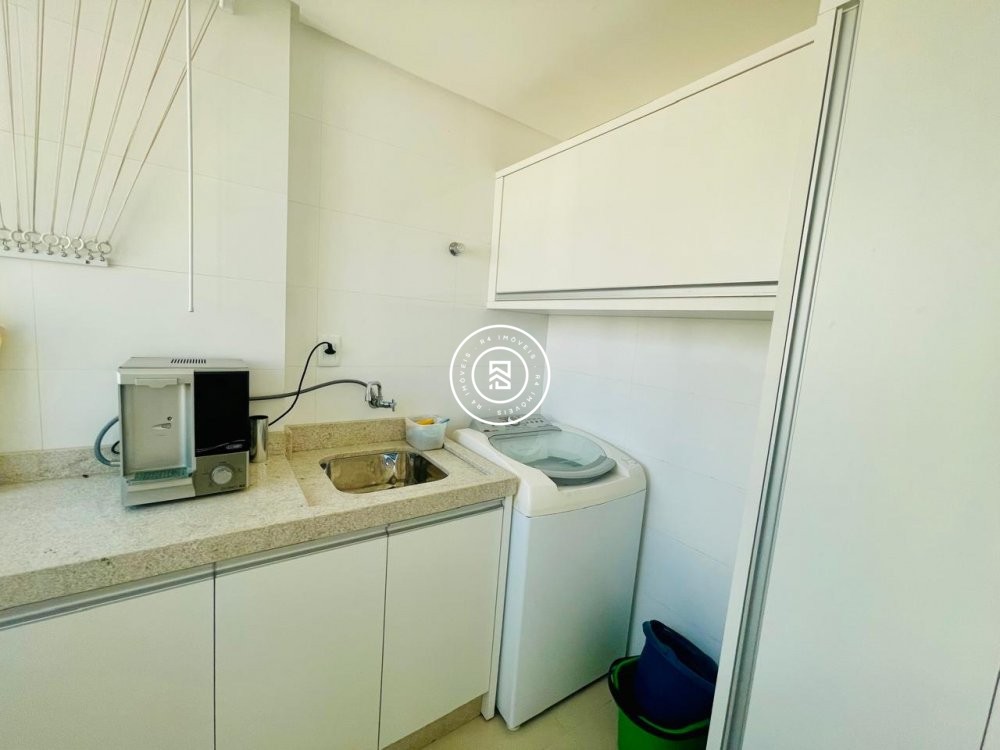 Apartamento Quadra mar 04 Suites, Meia Praia