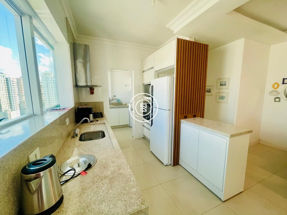 Apartamento Quadra mar 04 Suites, Meia Praia