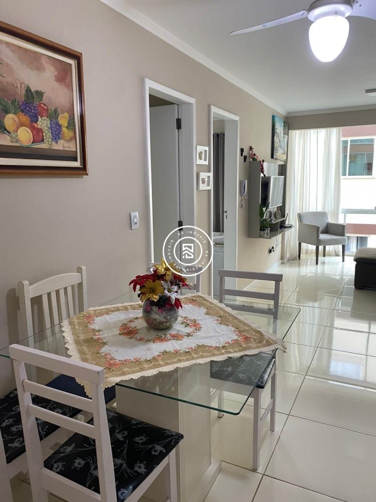 Apartamento Quadra mar, 02 quartos, Meia Praia