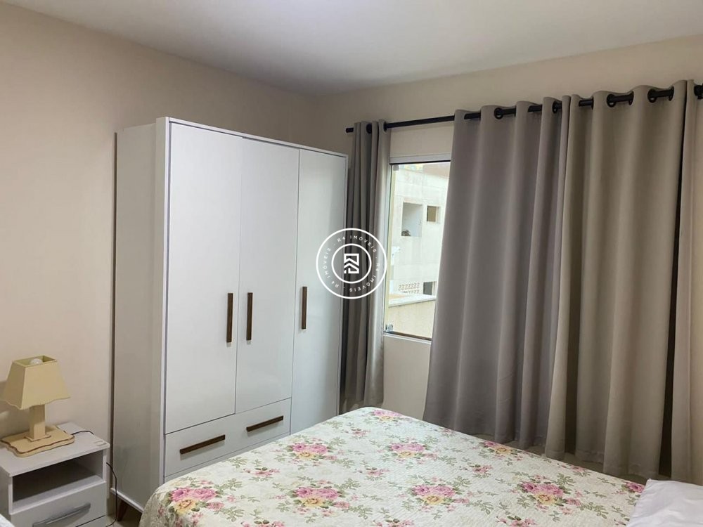 Apartamento Quadra mar, 02 quartos, Meia Praia