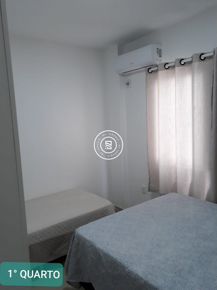 Apartamento quadra mar, 02 quartos, Meia Praia