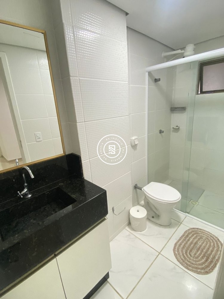 Apartamento quadra mar, 02 quartos, Meia Praia