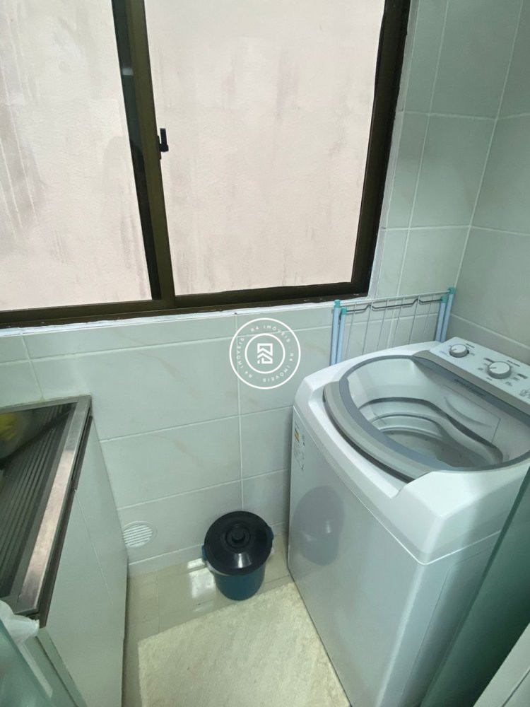 Apartamento quadra mar, 02 quartos, Meia Praia