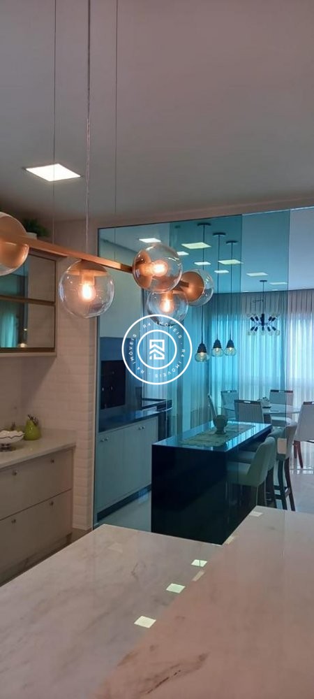 Apartamento Frente Mar, 02 su�tes, Meia Praia