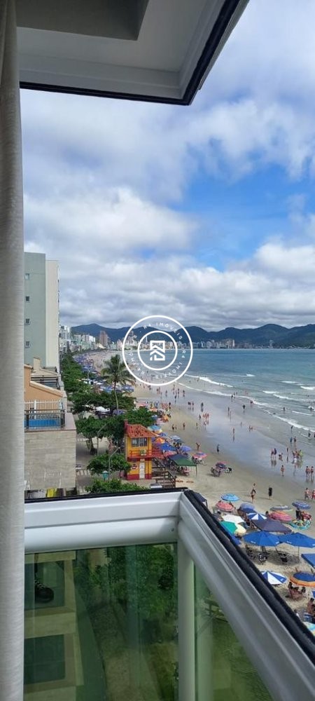 Apartamento Frente Mar, 02 su�tes, Meia Praia