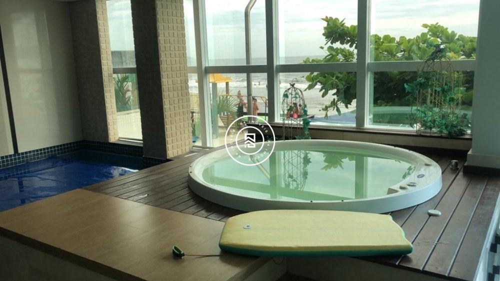Apartamento Frente Mar, 02 su�tes, Meia Praia
