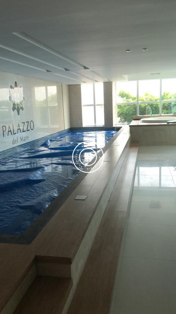 Apartamento Frente Mar, 02 su�tes, Meia Praia