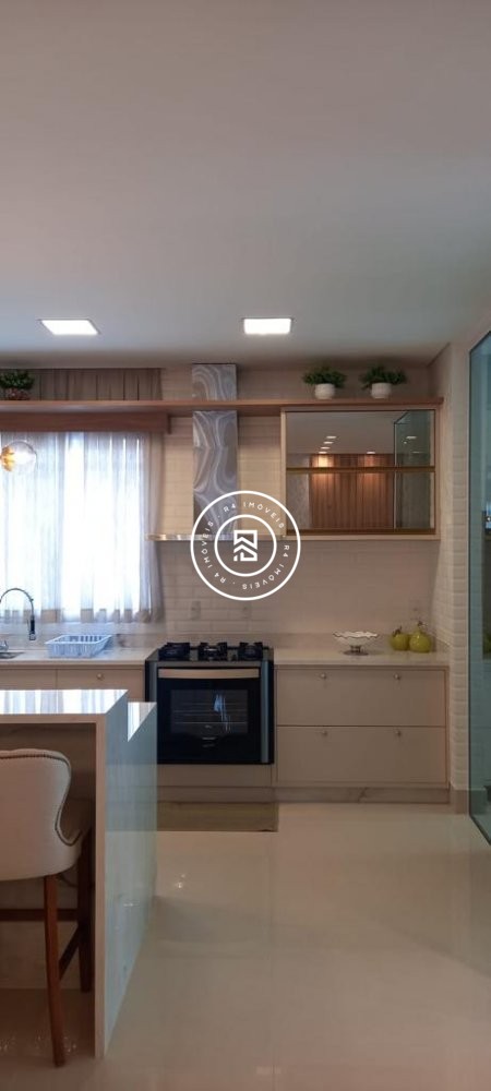 Apartamento Frente Mar, 02 su�tes, Meia Praia
