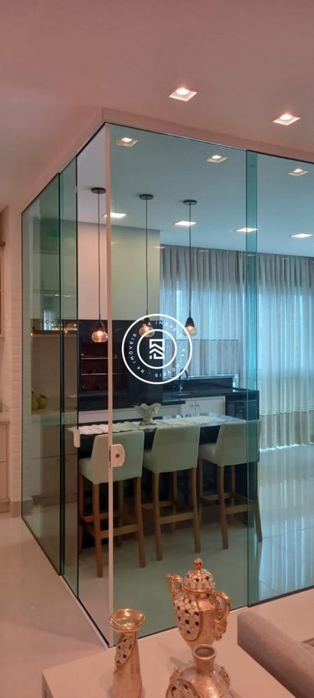 Apartamento Frente Mar, 02 su�tes, Meia Praia