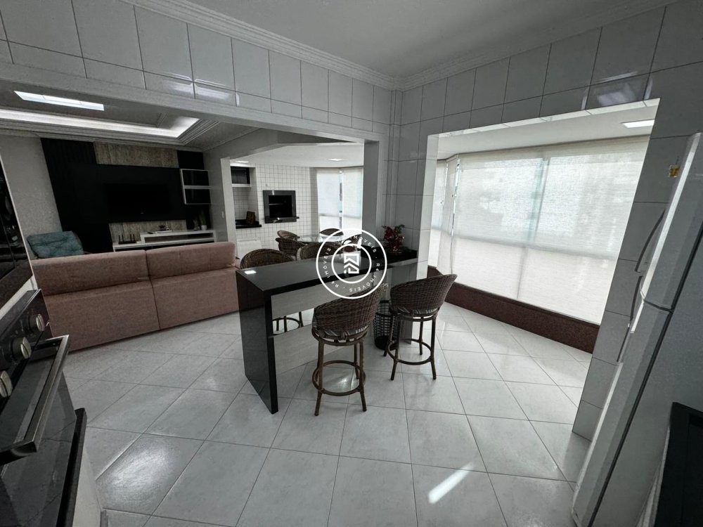 Apartamento em frente Russi Russi, 3 quartos Meia 