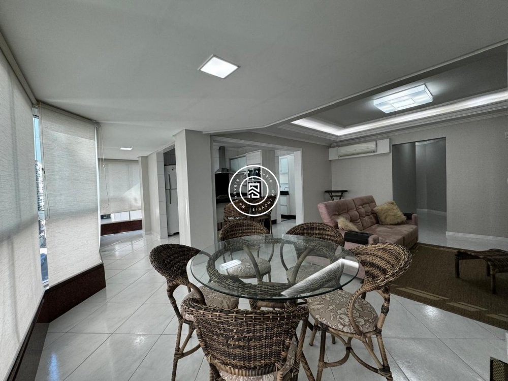 Apartamento em frente Russi Russi, 3 quartos Meia 