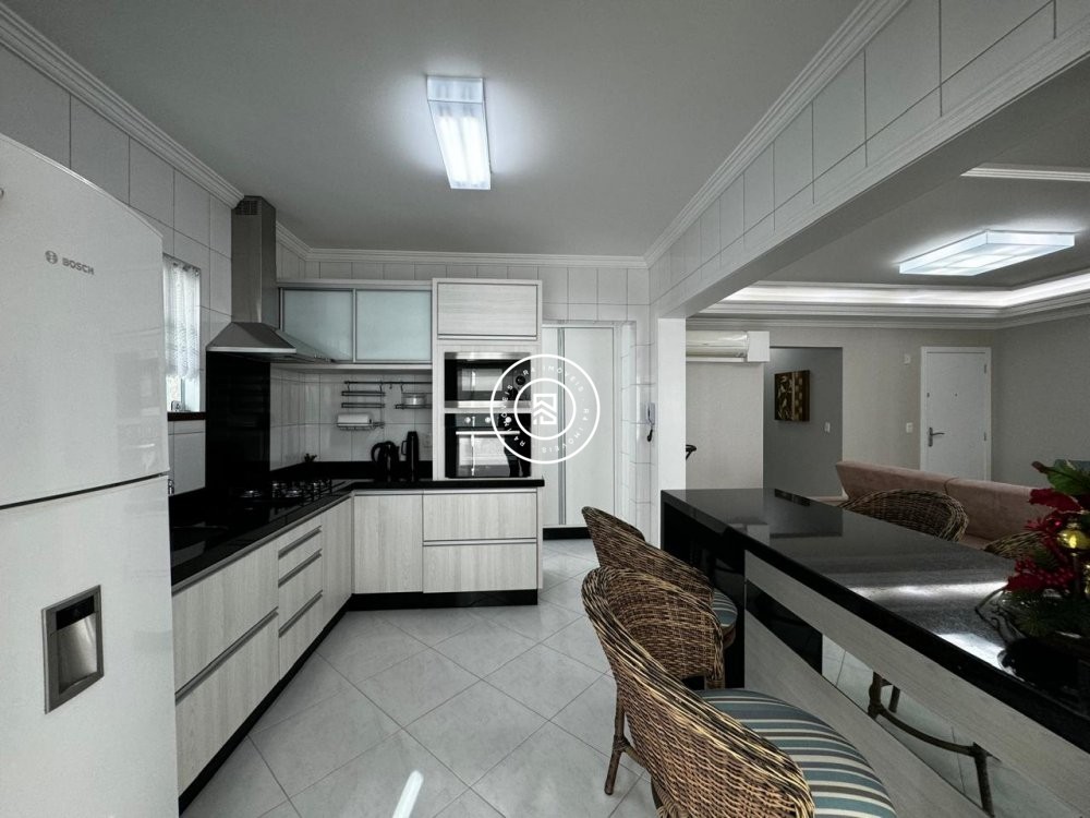 Apartamento em frente Russi Russi, 3 quartos Meia 