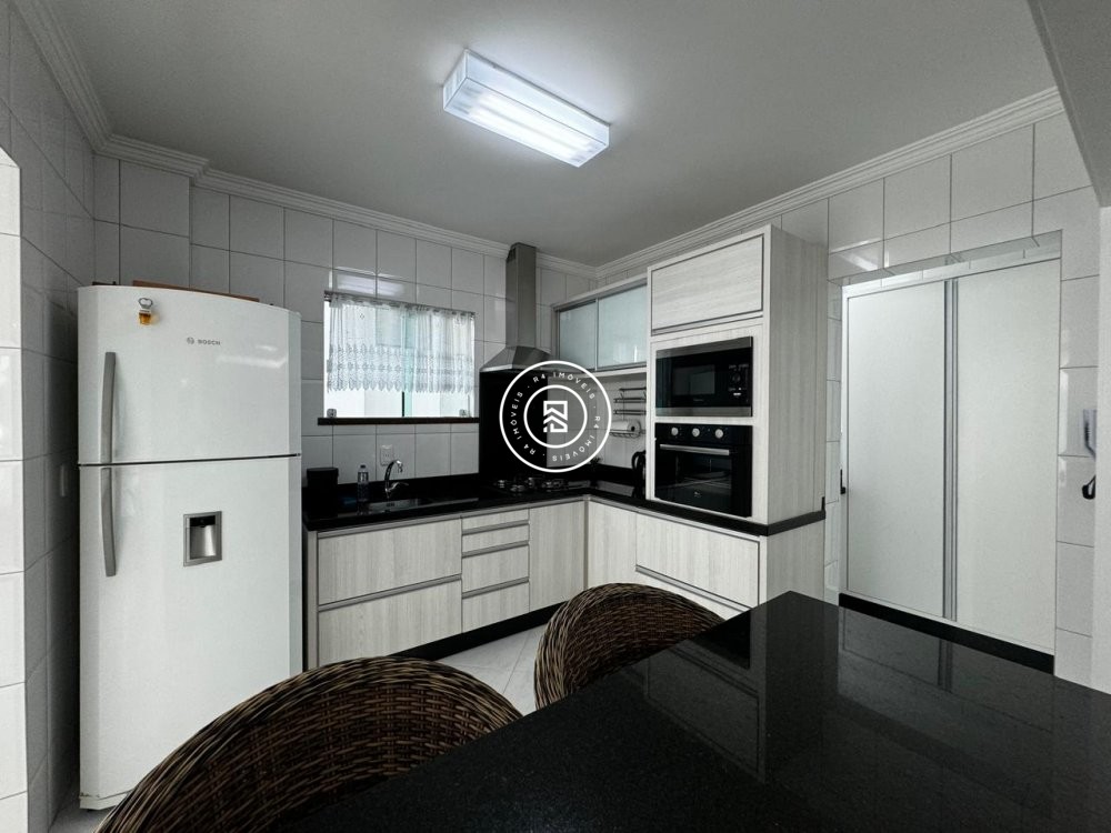 Apartamento em frente Russi Russi, 3 quartos Meia 