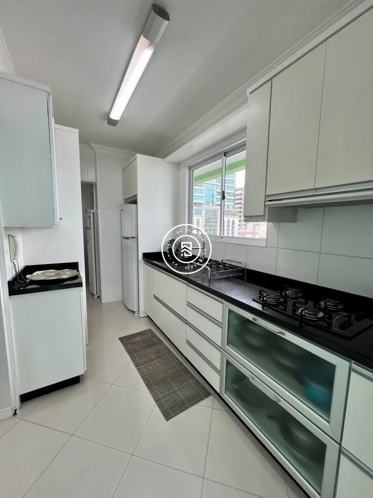 Apartamento Frente Mar 04 suites, Meia Praia