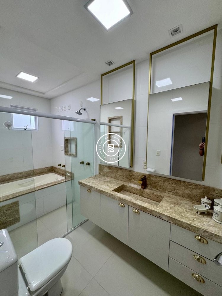 Apartamento Finamente mobiliado, 04 suites Meia Pr