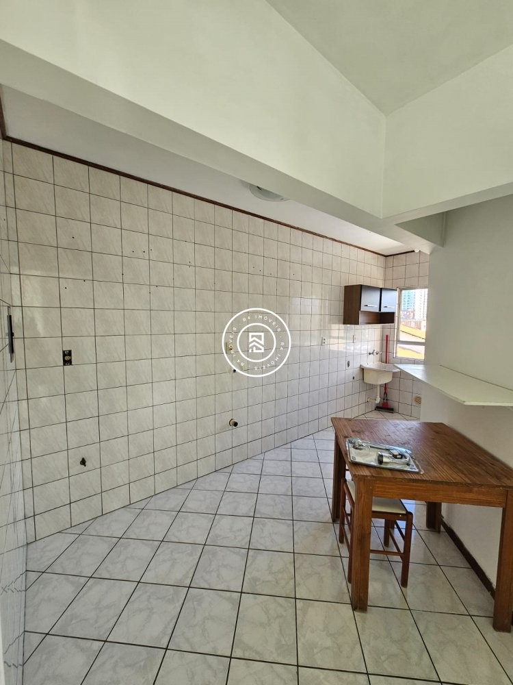 Apartamento Semi Mobiliado 02 quartos, Meia Praia